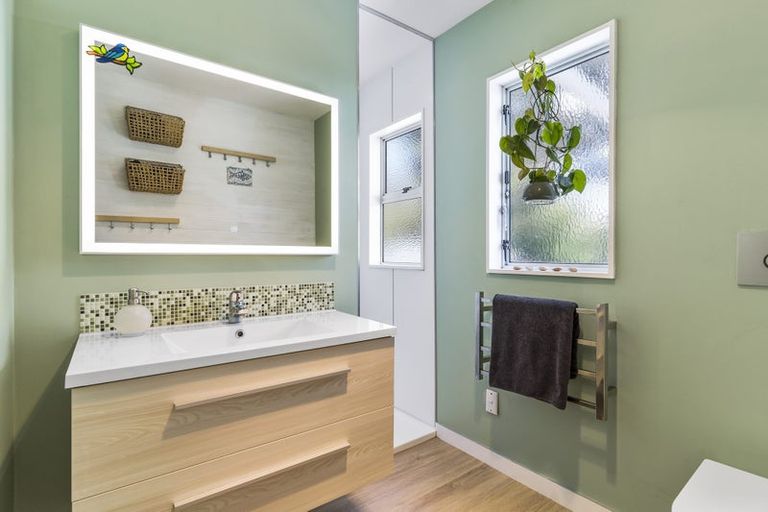 Photo of property in 8 Maygrove Drive, Orewa, 0931