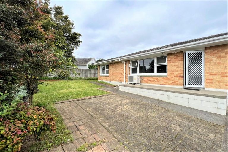 Photo of property in 1/2a Jennifer Place, Papatoetoe, Auckland, 2025