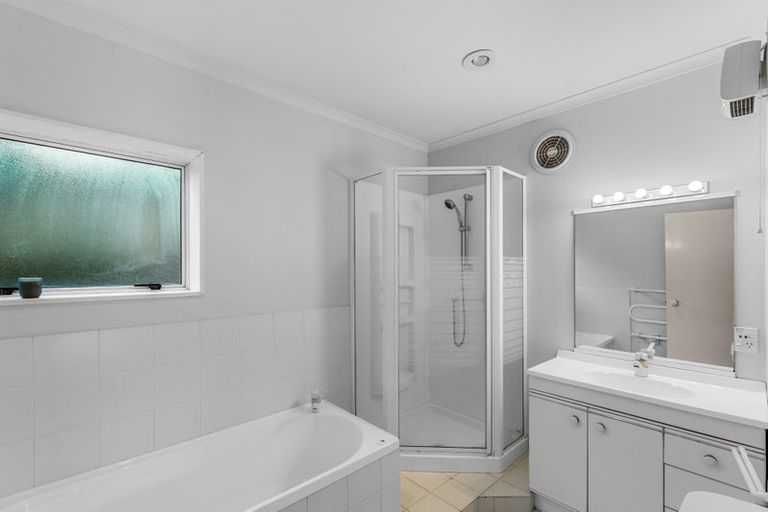 Photo of property in 1/16 Sailfish Drive, West Harbour, Auckland, 0618