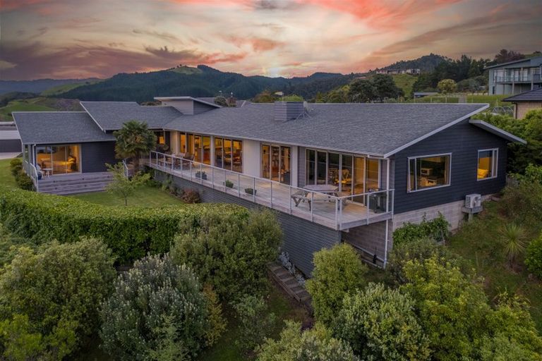 Photo of property in 4 Tironui Place, Whitianga, 3510