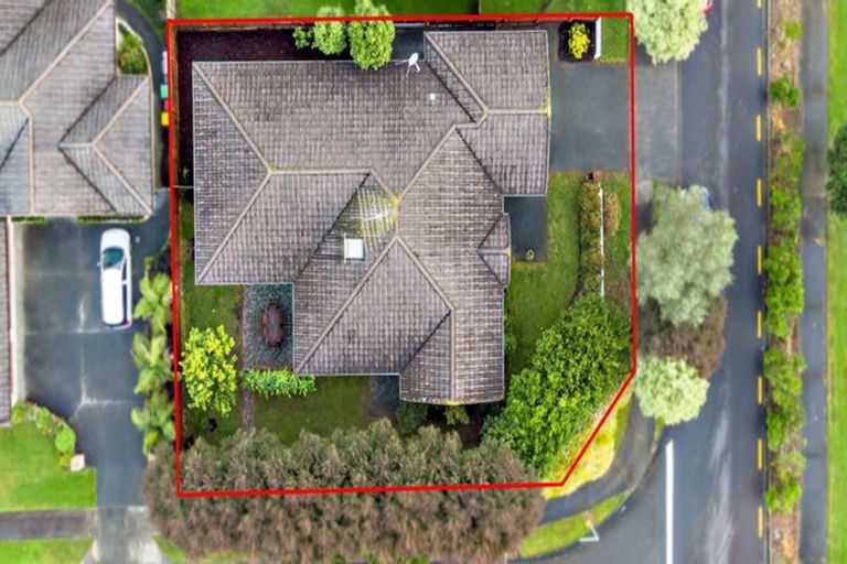 Photo of property in 2 Moravale Lane, Flat Bush, Auckland, 2016