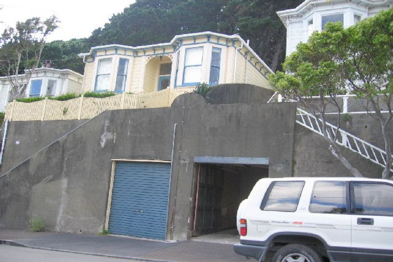 Photo of property in 39 Scarborough Terrace, Mount Victoria, Wellington, 6011