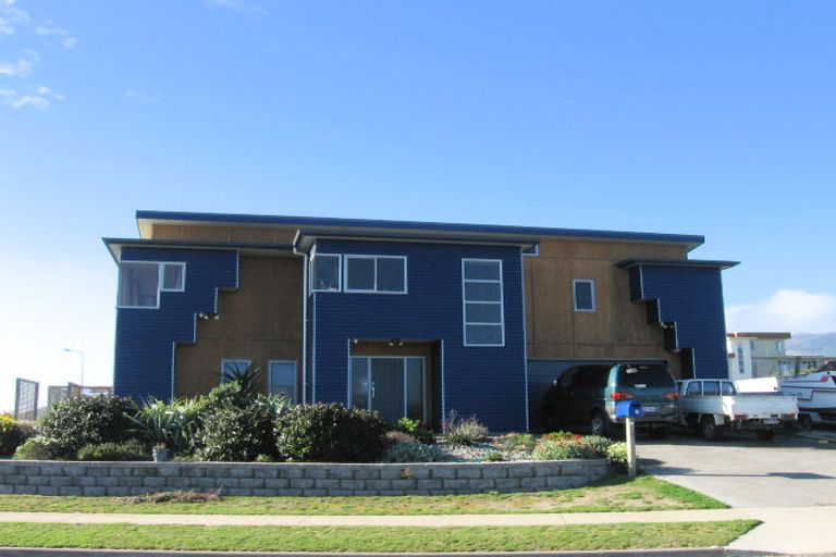 Photo of property in 1 Pharazyn Avenue, Waikanae Beach, Waikanae, 5036