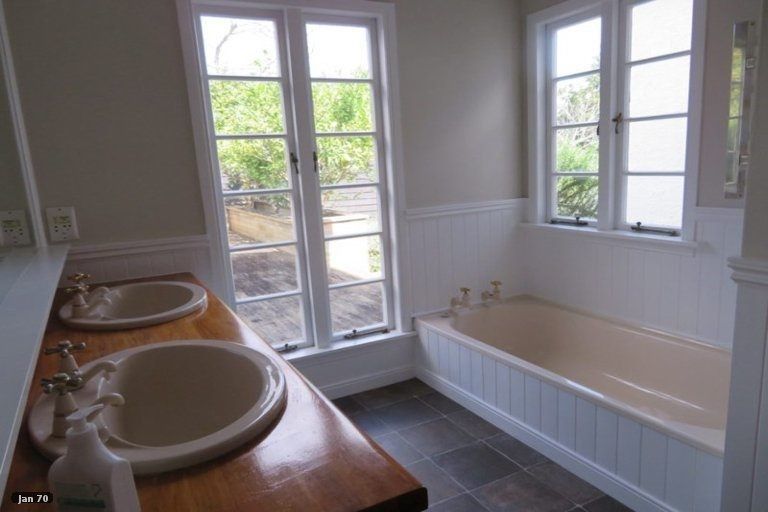 Photo of property in 16a Clifton Road, Hauraki, Auckland, 0622