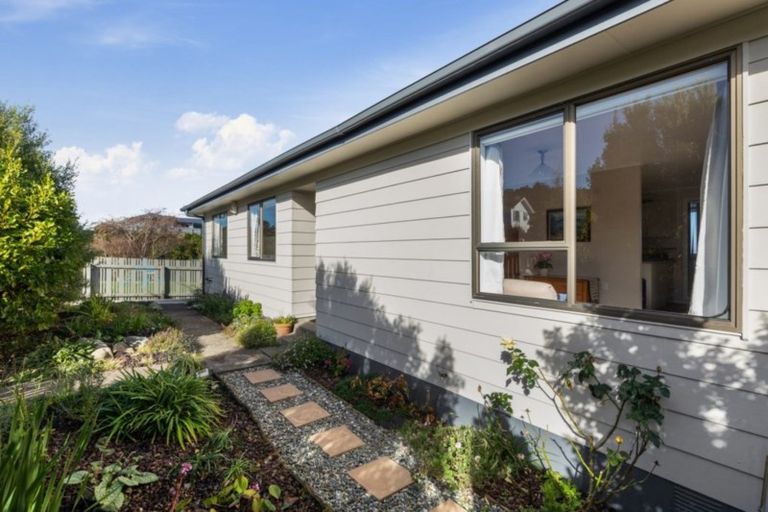 Photo of property in 3 Waipounamu Drive, Kelson, Lower Hutt, 5010
