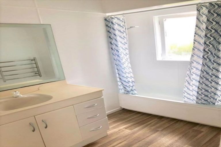 Photo of property in 2 Zion Road, Birkenhead, Auckland, 0626