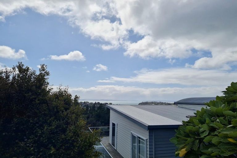 Photo of property in 99 Wade River Road, Stanmore Bay, Whangaparaoa, 0932