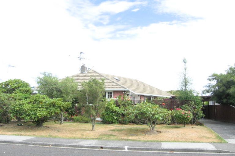 Photo of property in 11 Whirinaki Crescent, Heretaunga, Upper Hutt, 5018