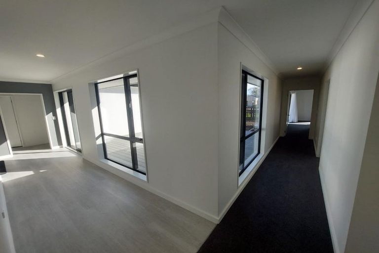 Photo of property in 21 Irvines Track, Halswell, Christchurch, 8025