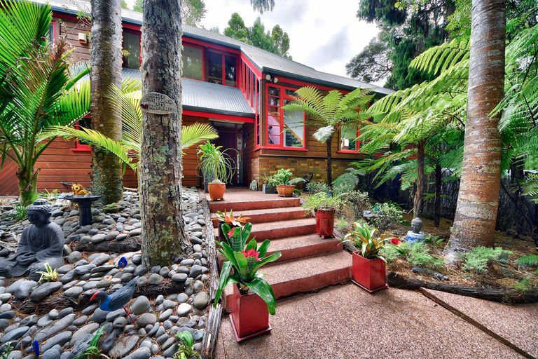 Photo of property in 16 Kauri Loop Road, Oratia, Auckland, 0604