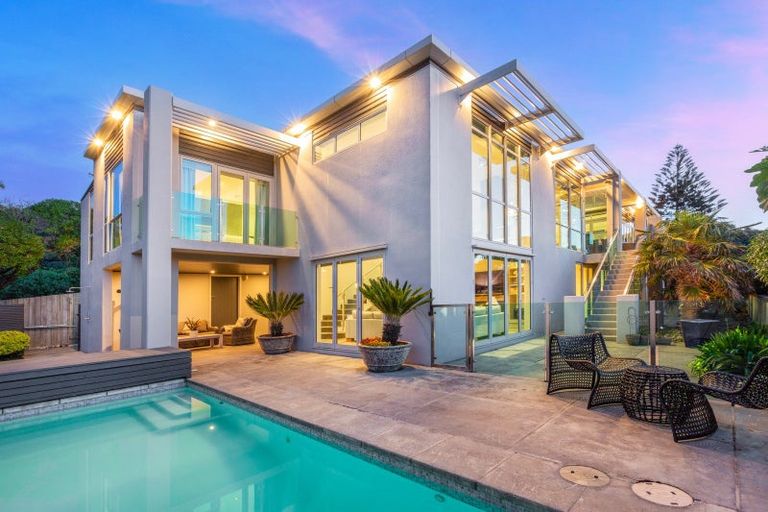 Photo of property in 32 Roys Road, Plimmerton, Porirua, 5026