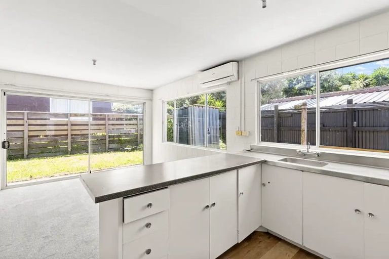 Photo of property in 2/124 Ngamotu Road, Spotswood, New Plymouth, 4310