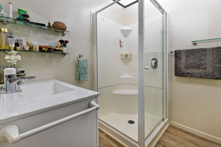 Photo of property in 2/66 Lynden Avenue, Hillcrest, Auckland, 0627