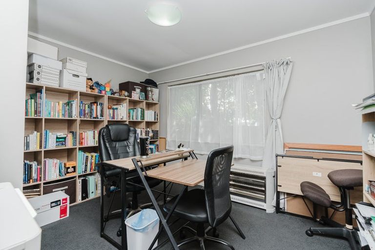 Photo of property in 17 Kentucky Crescent, Nawton, Hamilton, 3200