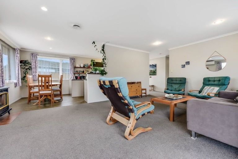 Photo of property in 28 Antrim Place, Nawton, Hamilton, 3200