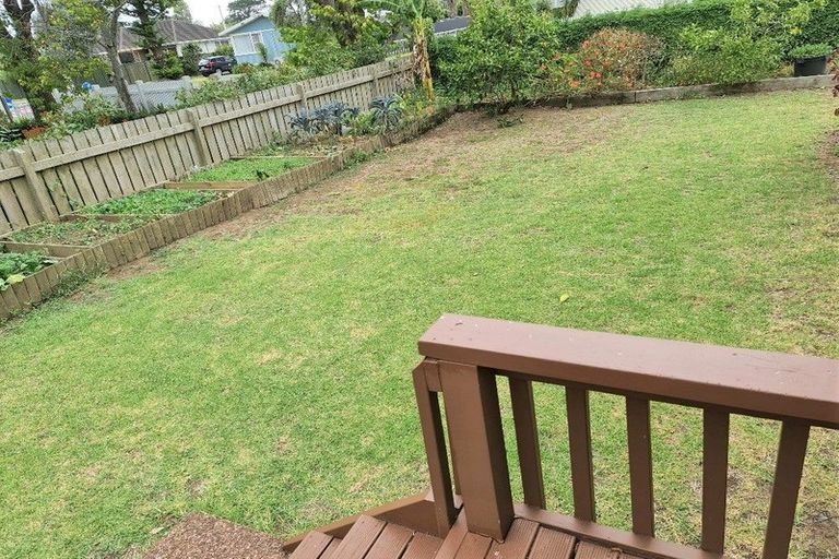 Photo of property in 10 Wallace Road, Mangere Bridge, Auckland, 2022