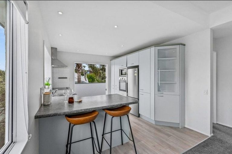 Photo of property in 5 Oystergrove Road, West Harbour, Auckland, 0618