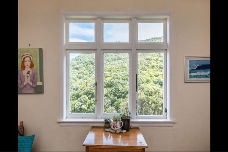 Photo of property in 175 Houghton Bay Road, Houghton Bay, Wellington, 6023