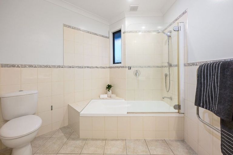 Photo of property in 2 Stonebridge Road, Temple View, Hamilton, 3289