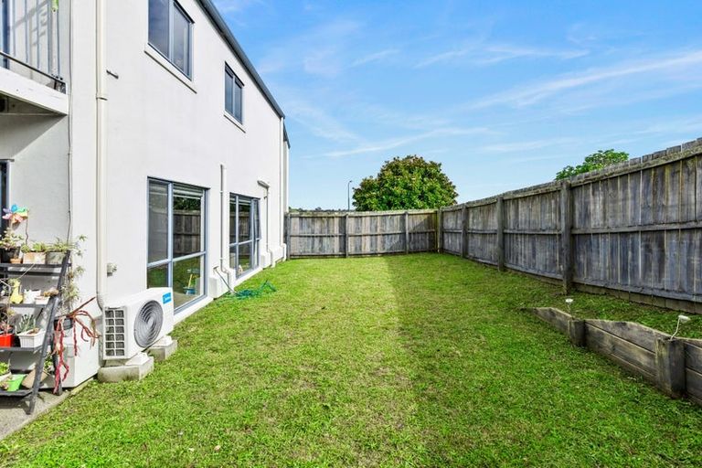 Photo of property in 12 Roy Maloney Drive, Henderson, Auckland, 0612