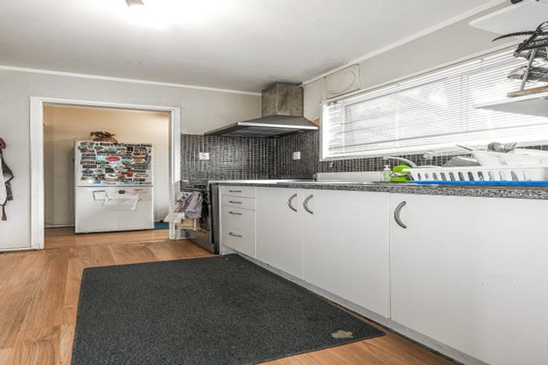 Photo of property in 2/12 Ballater Place, Highland Park, Auckland, 2010