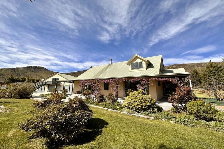 Photo of property in 20 Ahuriri Drive, Omarama, 9412