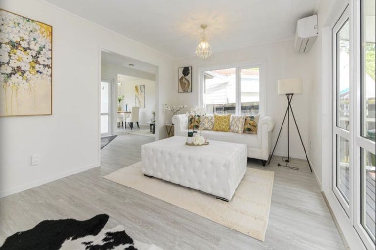 Photo of property in 12 Orinda Close, Botany Downs, Auckland, 2010