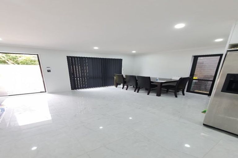 Photo of property in 425d Great South Road, Opaheke, Papakura, 2113