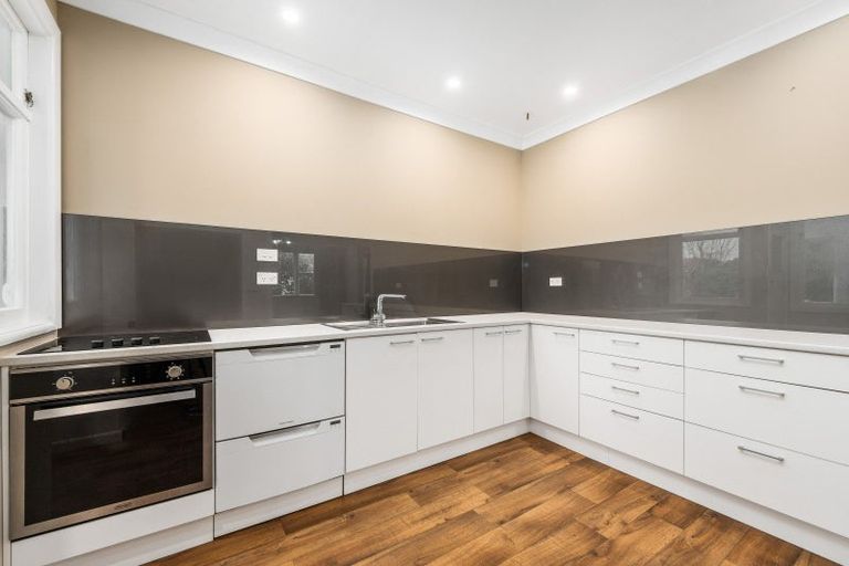 Photo of property in 15 Swansea Street, Hokowhitu, Palmerston North, 4410