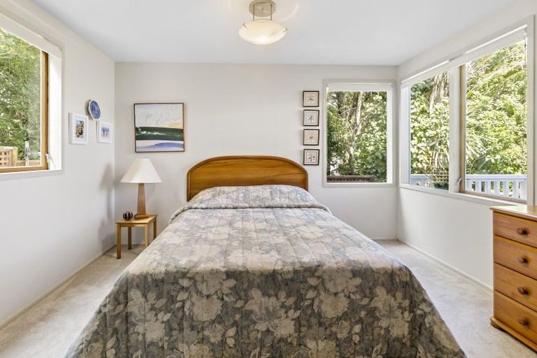 Photo of property in 32 Kotari Road, Days Bay, Lower Hutt, 5013