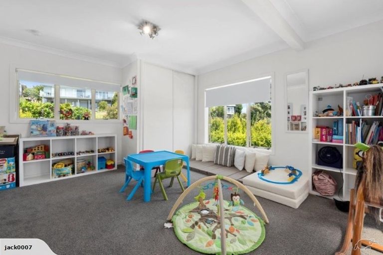 Photo of property in 41 Pohutukawa Avenue, Red Beach, 0932