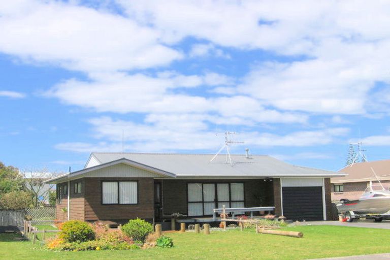 Photo of property in 10 Hereford Place, Waihi Beach, 3611