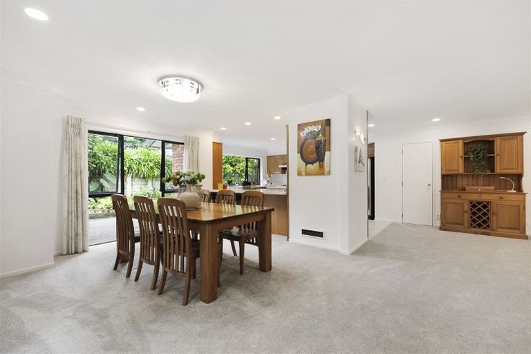 Photo of property in 8 Gillard Place, Eastern Beach, Auckland, 2012