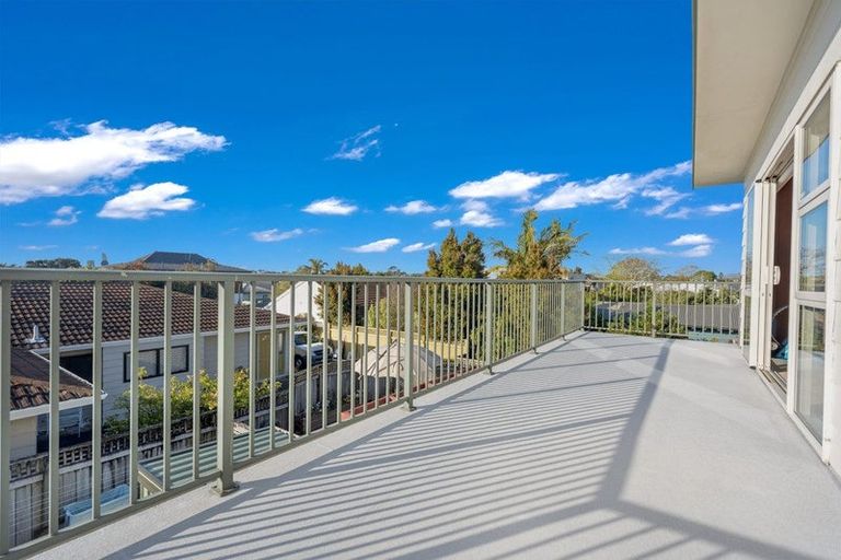 Photo of property in 1/90 Norwood Road, Bayswater, Auckland, 0622