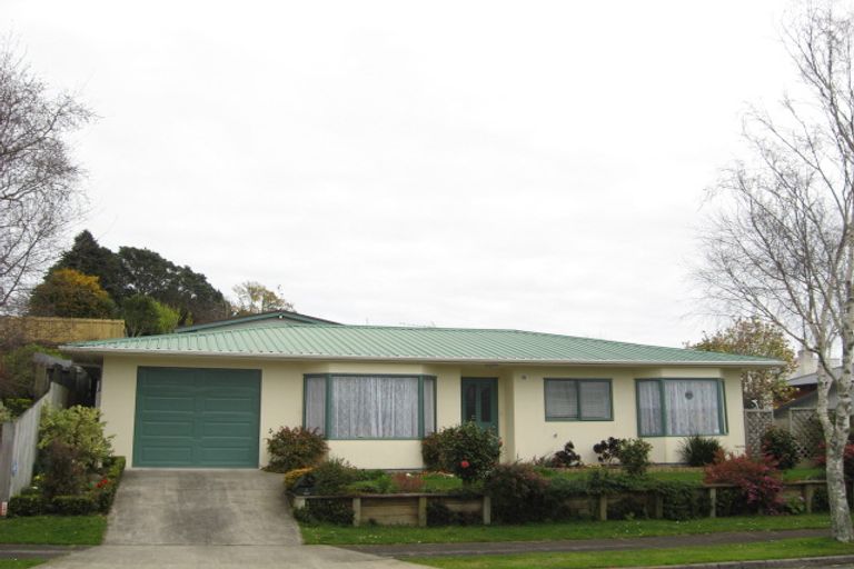 Photo of property in 4 Julian Place, Westown, New Plymouth, 4310