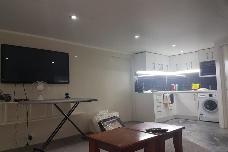 Photo of property in 1/85 Sylvan Avenue, Northcote, Auckland, 0627