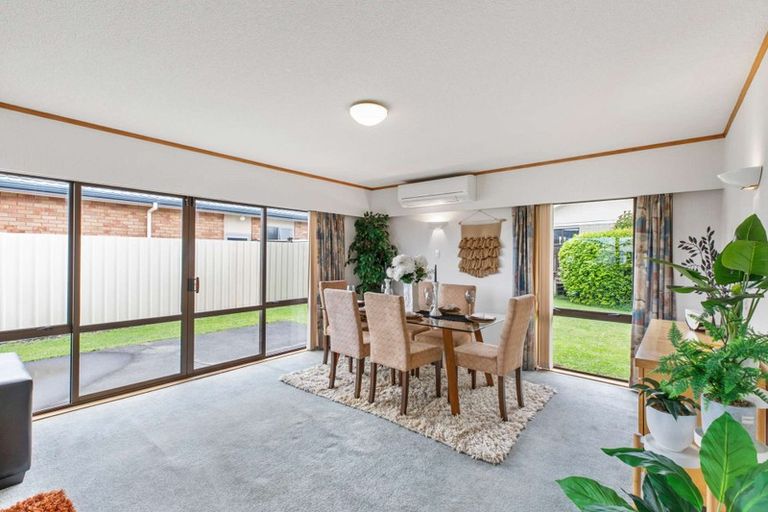 Photo of property in 28 Edgewater Parade, Waiuku, 2123