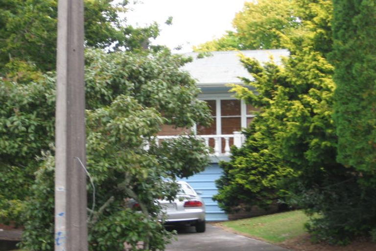 Photo of property in 11 Crystal Avenue, Glendene, Auckland, 0602