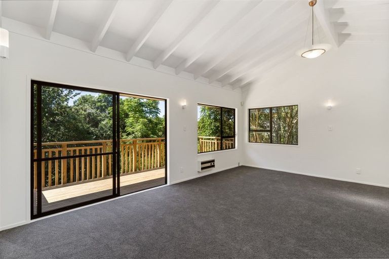 Photo of property in 1/8 Odette Road, Totara Vale, Auckland, 0629