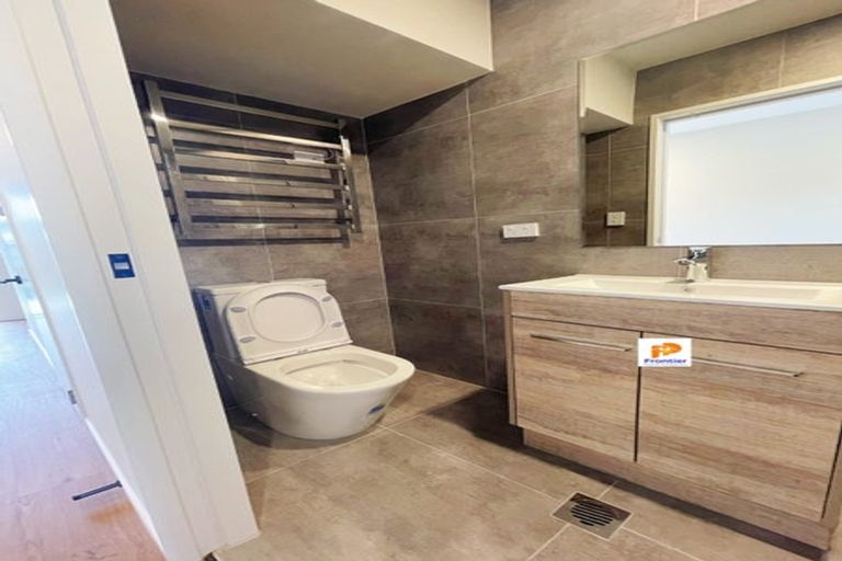 Photo of property in 44 William Souter Street, Forrest Hill, Auckland, 0620