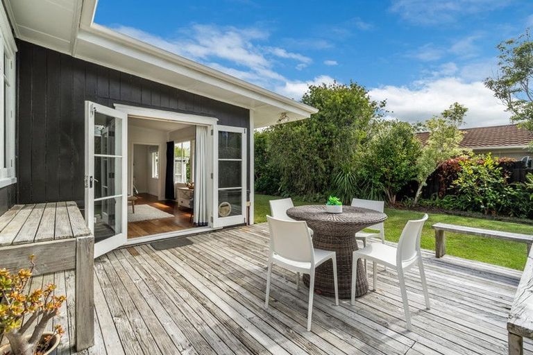 Photo of property in 42a Old Lake Road, Narrow Neck, Auckland, 0624