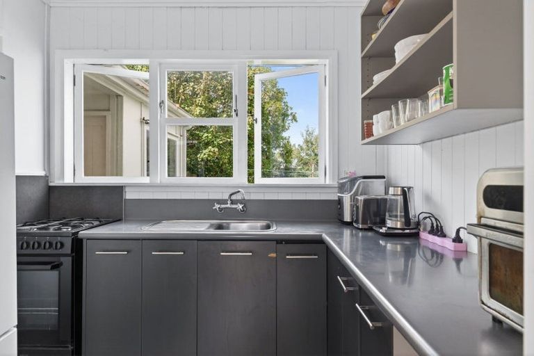 Photo of property in 4 Renfrew Place, Highbury, Palmerston North, 4412