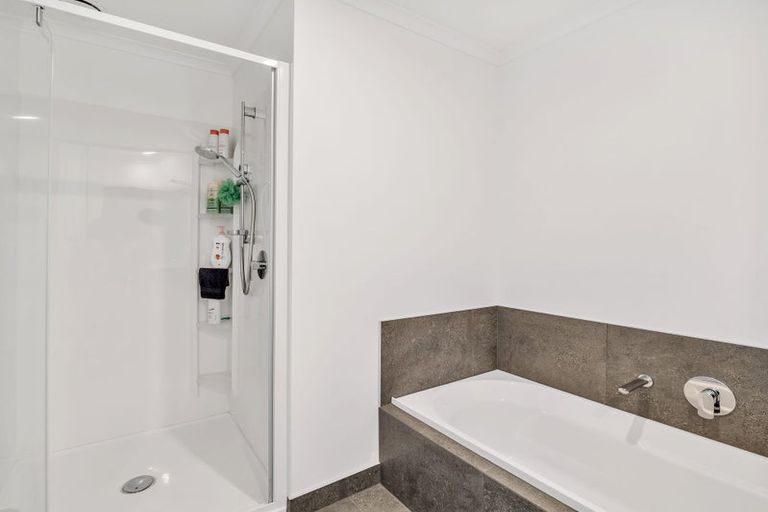 Photo of property in 42 Silicon Way, Fitzherbert, Palmerston North, 4410