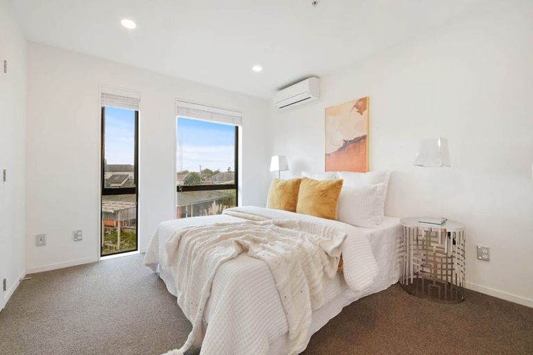 Photo of property in 7 Waru Lane, Te Atatu Peninsula, Auckland, 0610