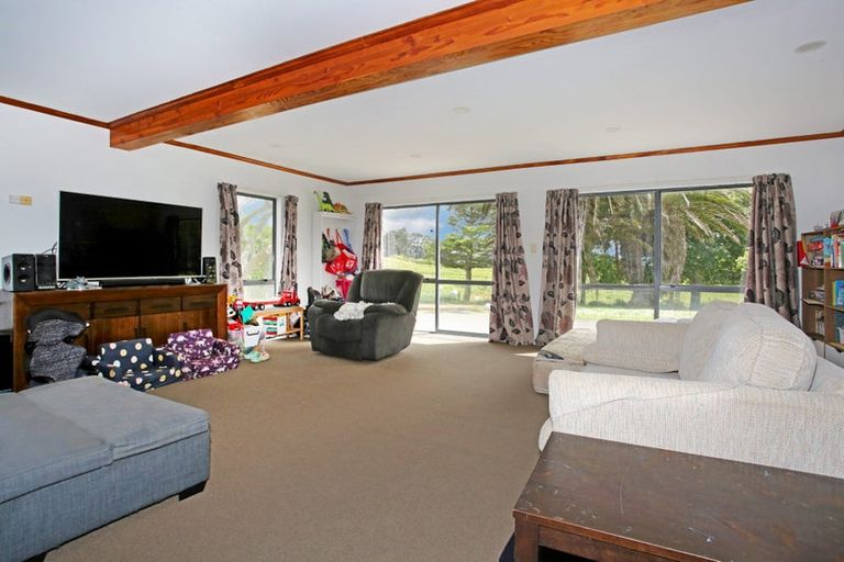 Photo of property in 42 Codlin Road, Waiuku, 2683