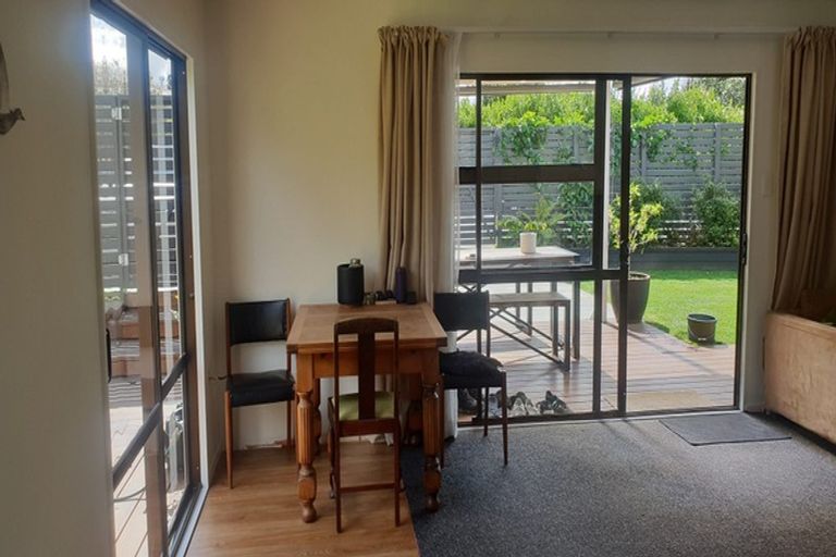 Photo of property in 4 Woodvale Road, Glen Eden, Auckland, 0602