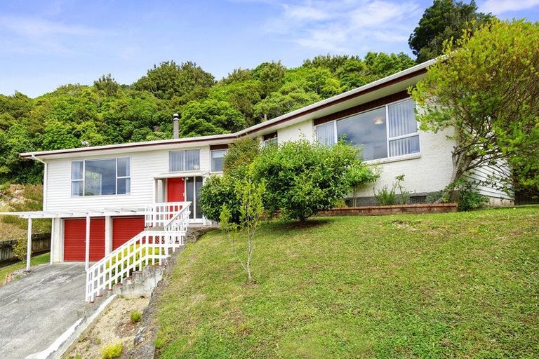 Photo of property in 4 Saint Hildas Glade, Tawa, Wellington, 5028