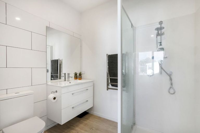 Photo of property in 7/60 Hepburn Road, Glendene, Auckland, 0602