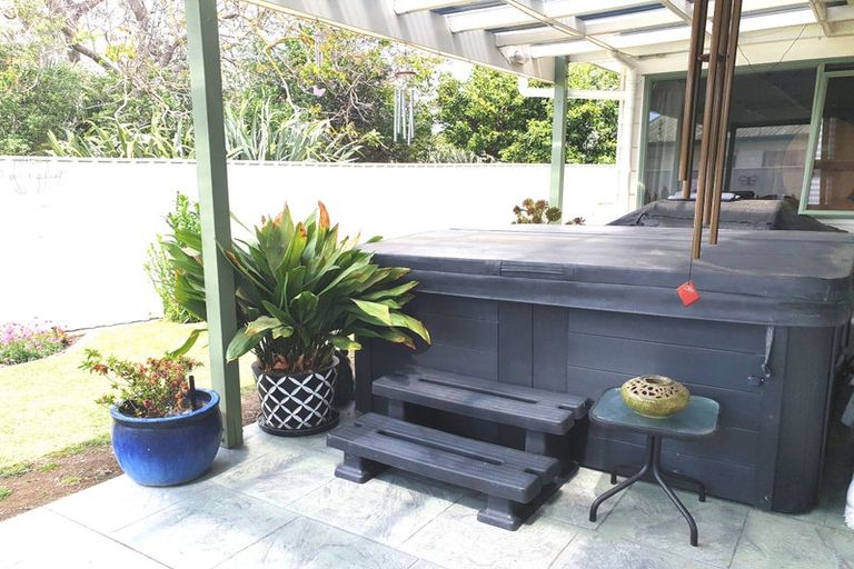 Photo of property in 2/15 Burness Road, Greenmeadows, Napier, 4112