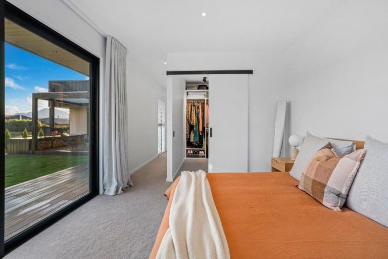 Photo of property in 11 Sapphire Spring Rise, Wanaka, 9305